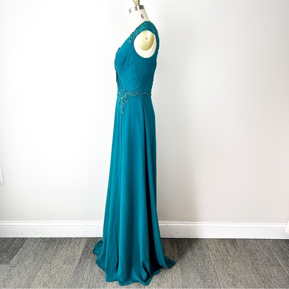 LAST CHANCE Cameron Blake • Beaded Cap Sleeve Ruched Bodice Dress • 14 - Picture 5 of 14